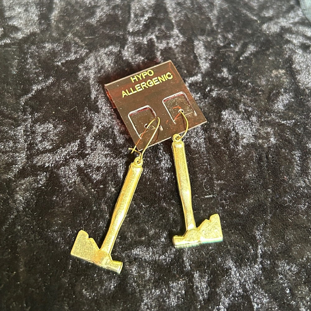 DEADSTOCK 1980’s VINTAGE GOLD PLATED AXE EARRINGS